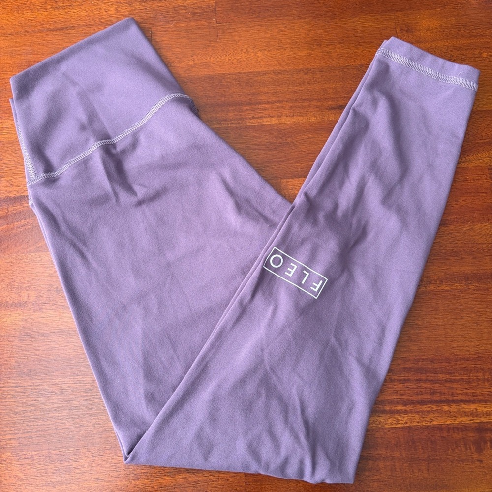Fleo El Toro 25" Romey Light Purple High Rise Ankle Leggings M